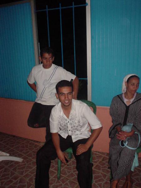 uness et deriere lui c imad